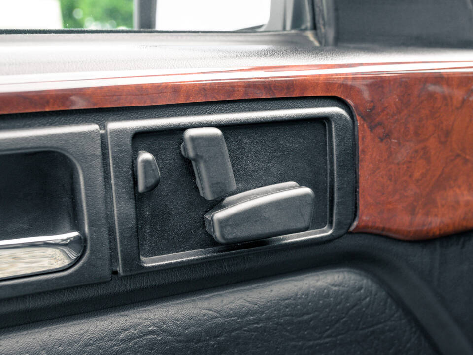 Imagen 38/51 de Mercedes-Benz 190 E 2.5-16 Evolution II (1991)