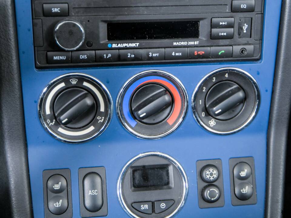 Bild 25/50 von BMW Z3 1.9i (2000)