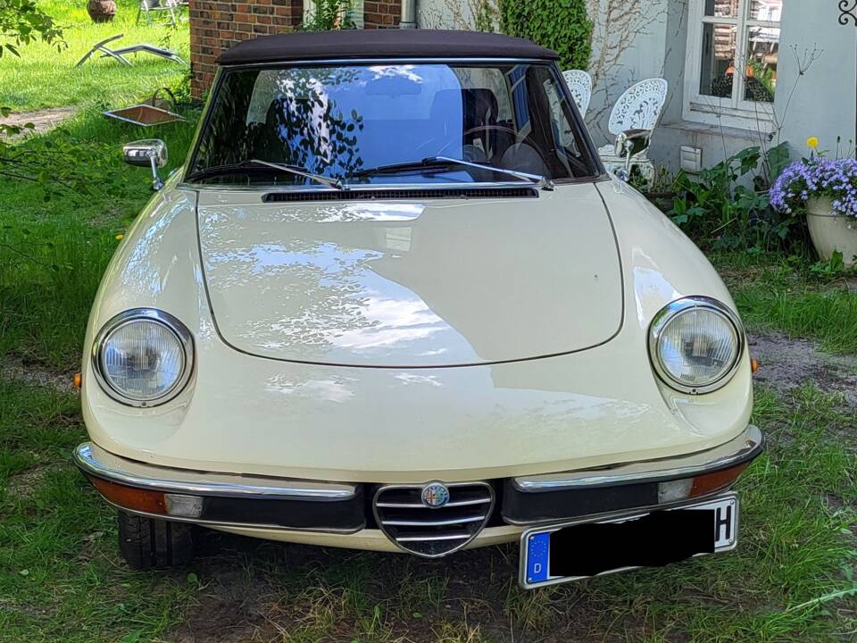 Image 2/37 of Alfa Romeo Spider Veloce 2000 (1982)
