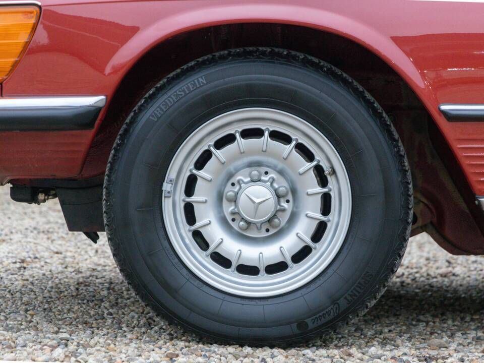 Bild 26/50 von Mercedes-Benz 280 SLC (1975)