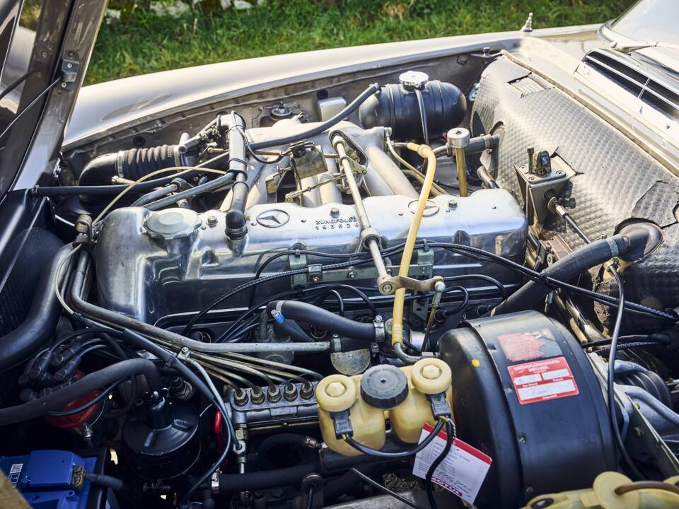 Image 17/31 of Mercedes-Benz 280 SL (1969)