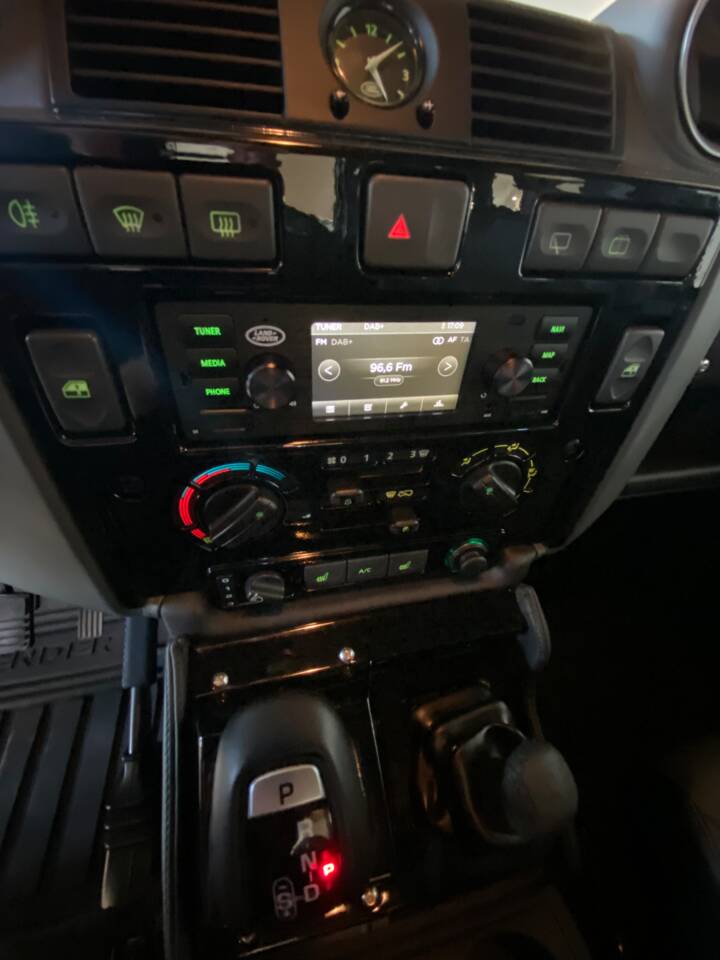 Bild 21/59 von Land Rover Defender 90 Works V8 "70th Edition" (2018)