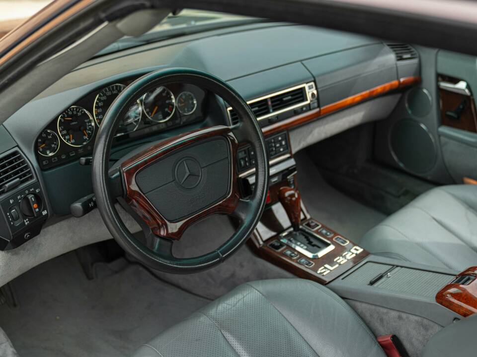 Image 34/50 of Mercedes-Benz SL 320 (1995)