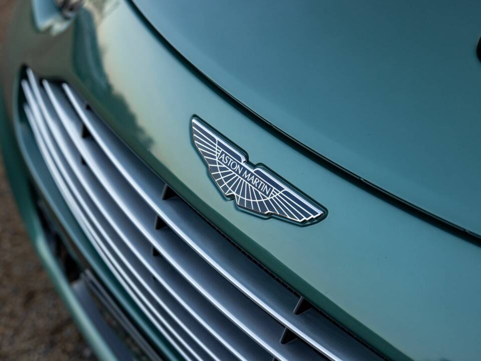 Image 44/50 of Aston Martin Cygnet (2013)