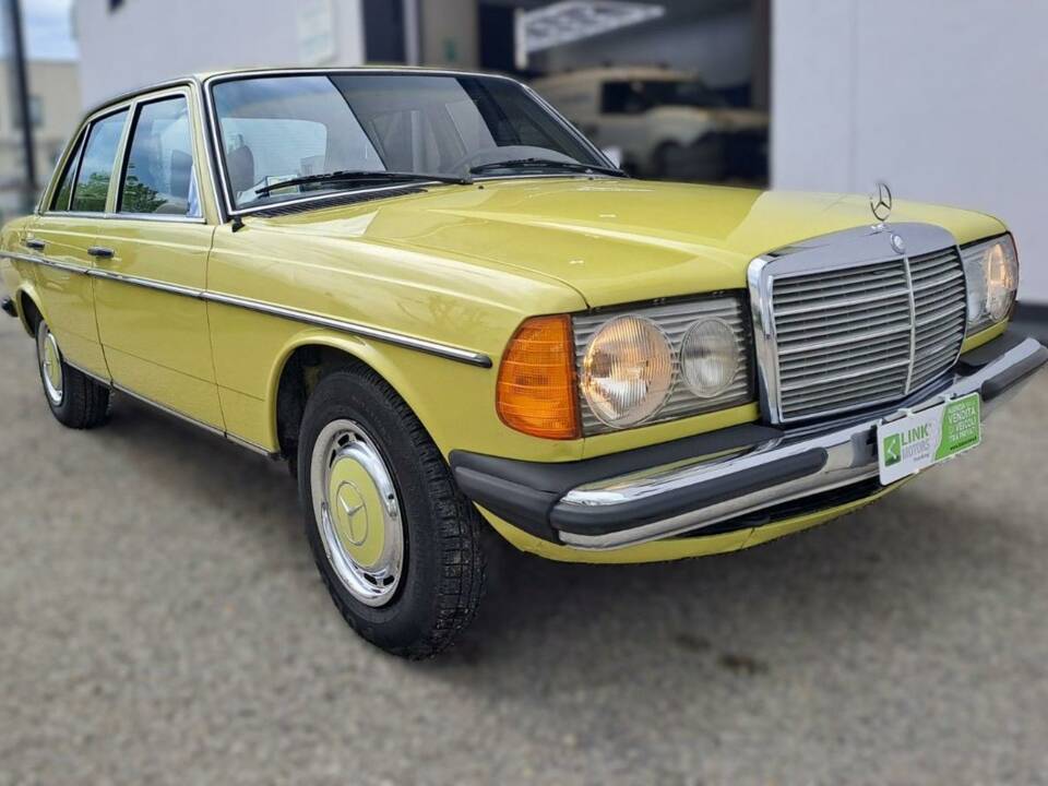 Bild 11/49 von Mercedes-Benz 200 (1979)