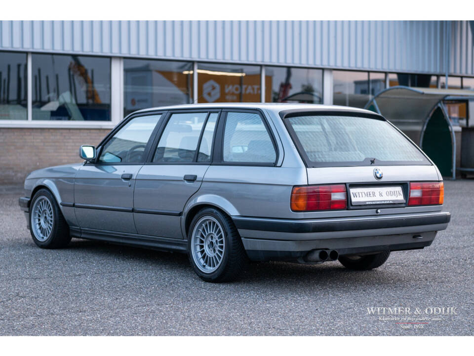 Image 16/50 de BMW 320i Touring (1989)