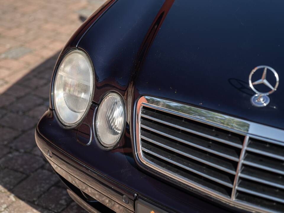 Bild 6/61 von Mercedes-Benz CLK 320 (2002)