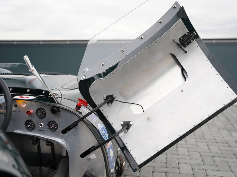 Image 14/50 of Lister Knobbly (1959)