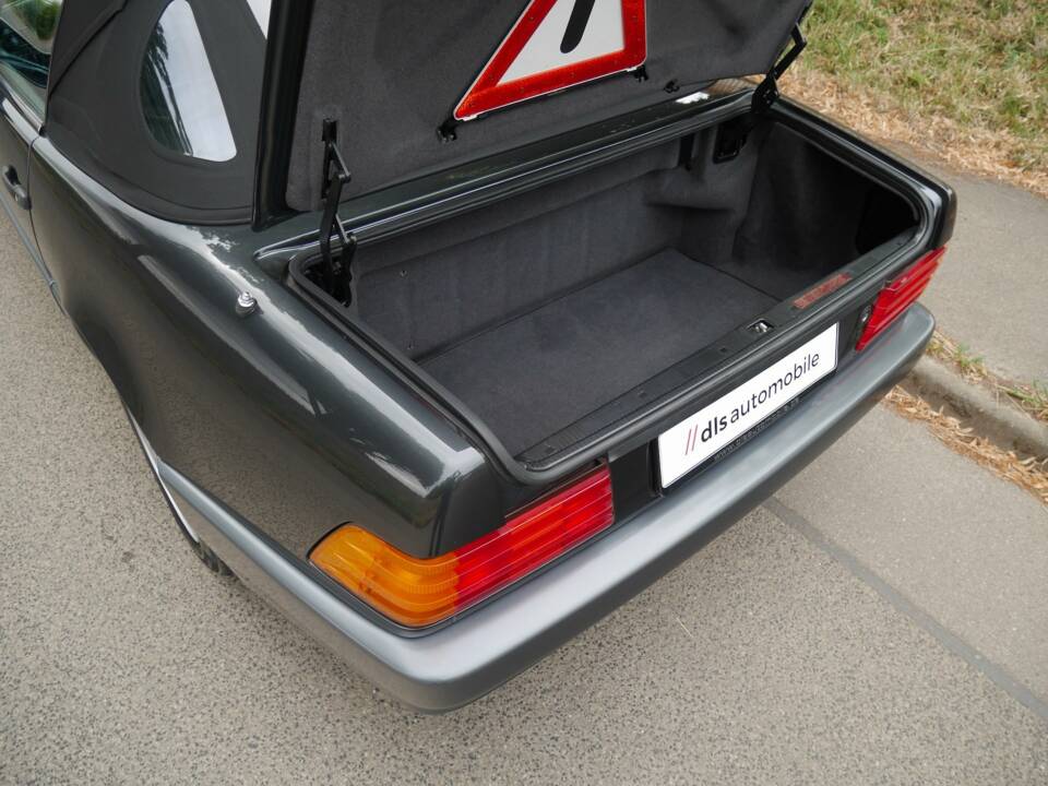 Immagine 36/47 di Mercedes-Benz 500 SL (1900)
