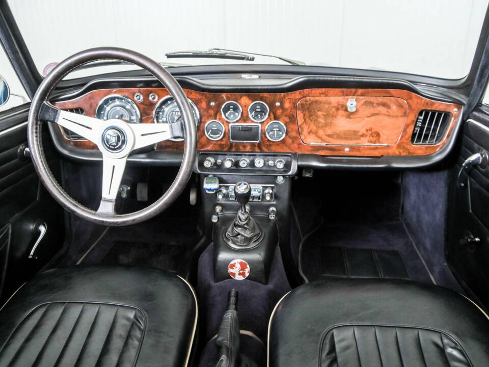 Image 7/50 of Triumph TR 4A (1967)