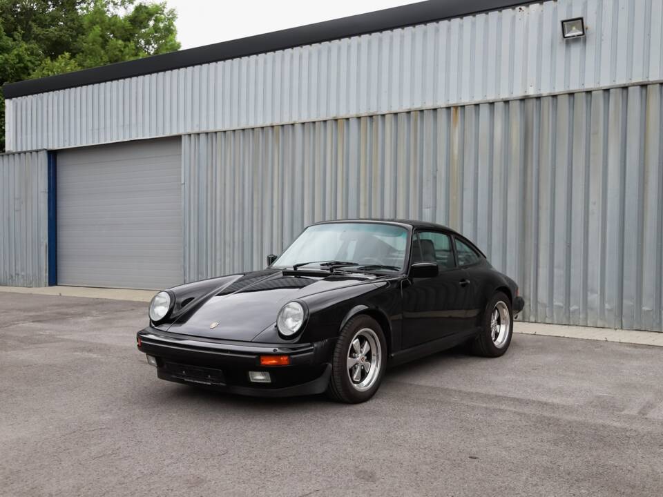 Image 9/108 de Porsche 911 Carrera 3.2 (1989)