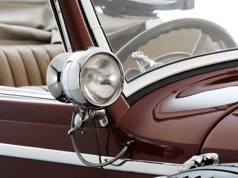 Immagine 15/59 di Mercedes-Benz 540 K Cabriolet C (1937)