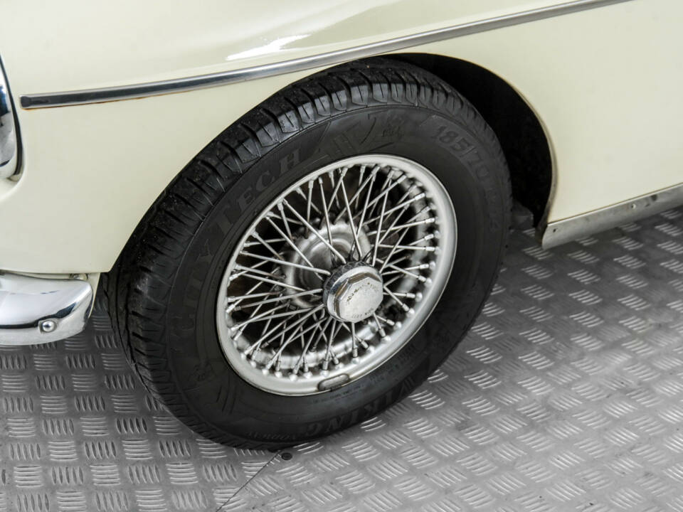 Image 25/50 of MG MGB (1967)