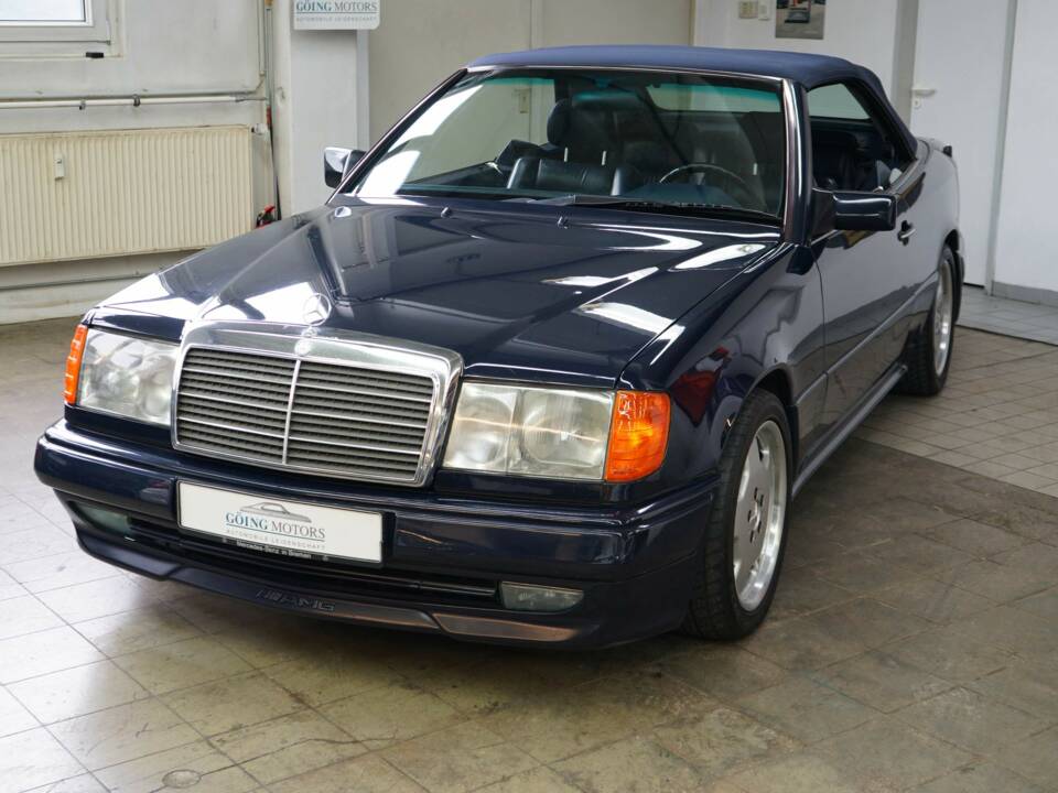 Image 10/33 of Mercedes-Benz 300 CE-24 (1993)