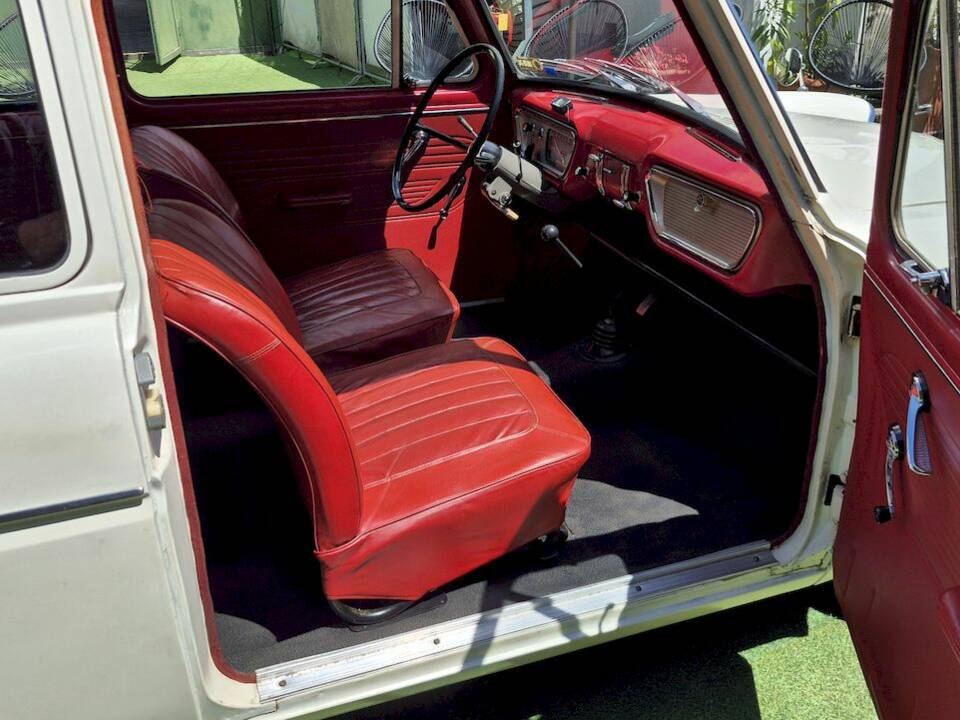 Image 38/63 of Ford Anglia (1965)
