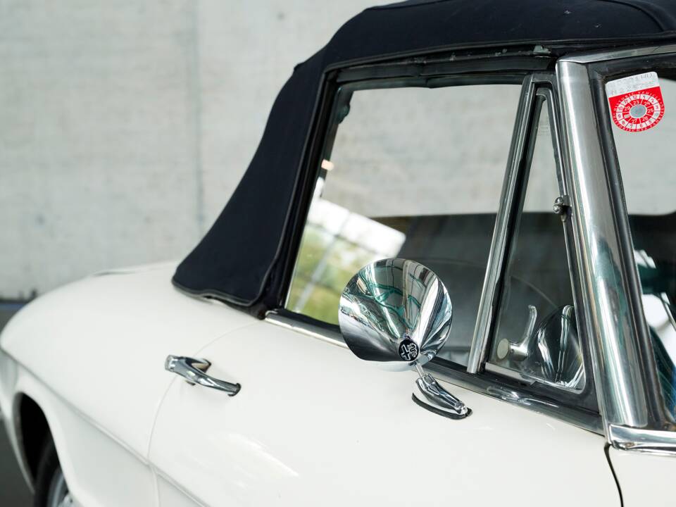 Image 19/50 of Alfa Romeo 1600 Spider Duetto (1966)