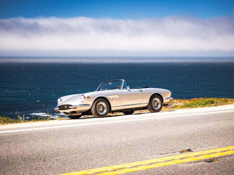 Image 27/48 of Ferrari 330 GTS (1968)