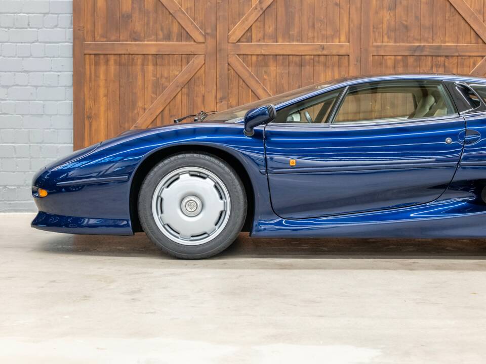 Immagine 7/46 di Jaguar XJ 220 (1993)