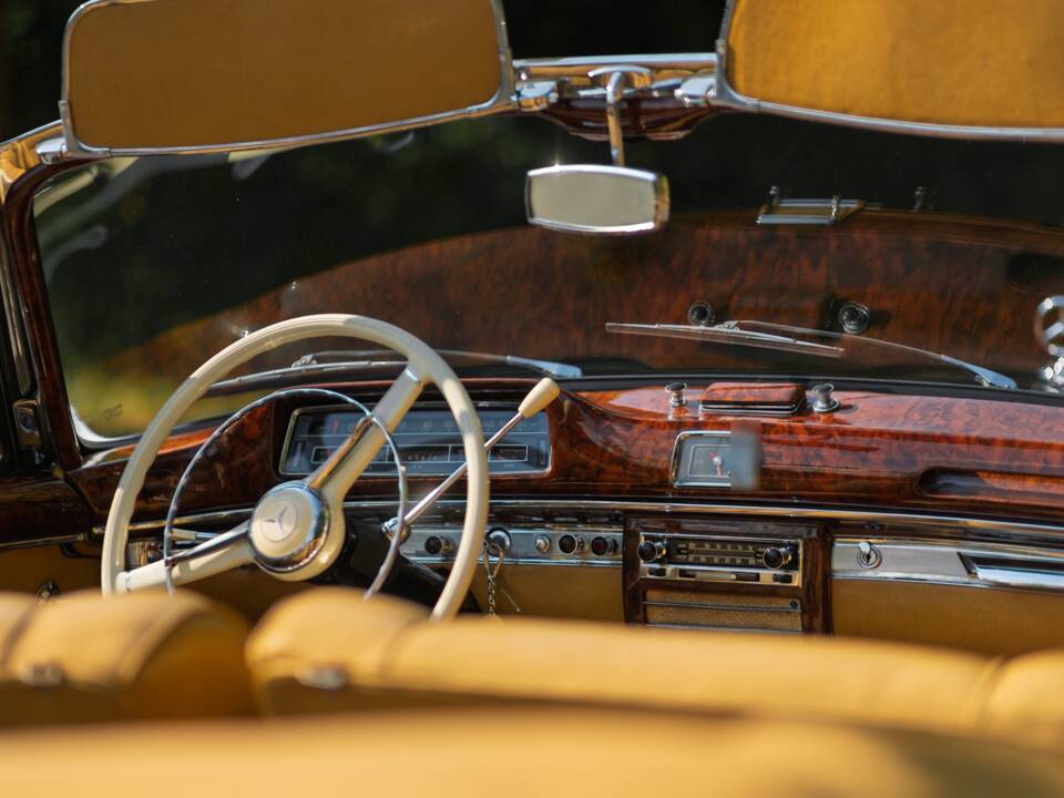 Image 9/13 of Mercedes-Benz 220 S Cabriolet (1957)