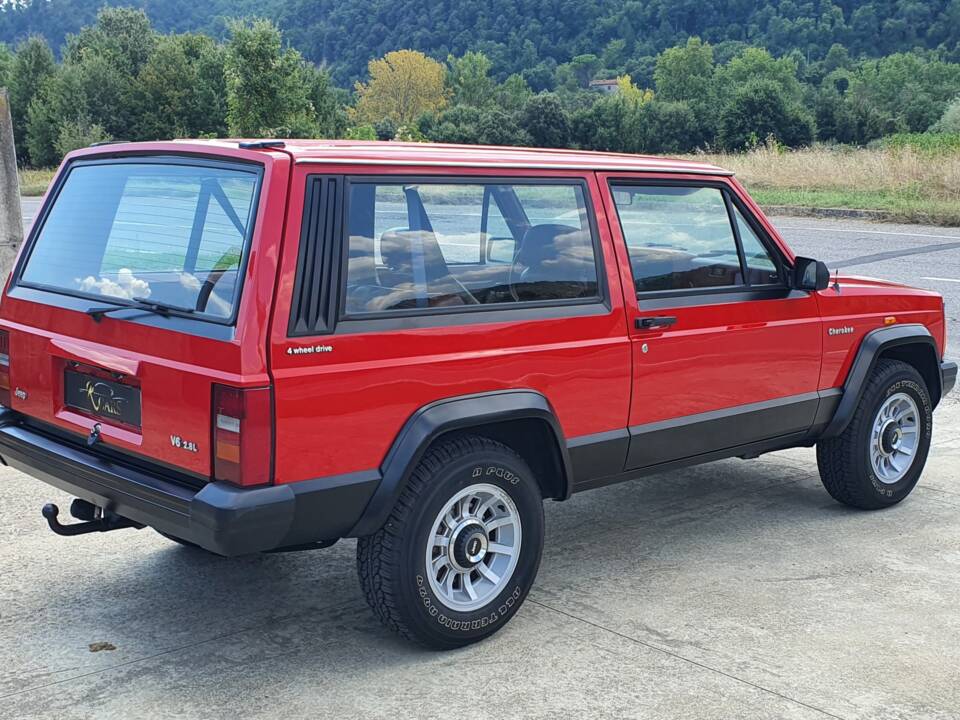 Image 6/42 of Jeep Cherokee 2.8L V6 (1985)