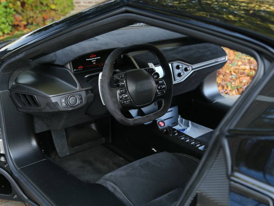 Image 41/50 of Ford GT Carbon Series (2021)