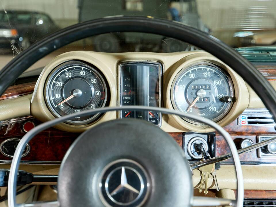 Bild 41/47 von Mercedes-Benz 280 SE (1970)