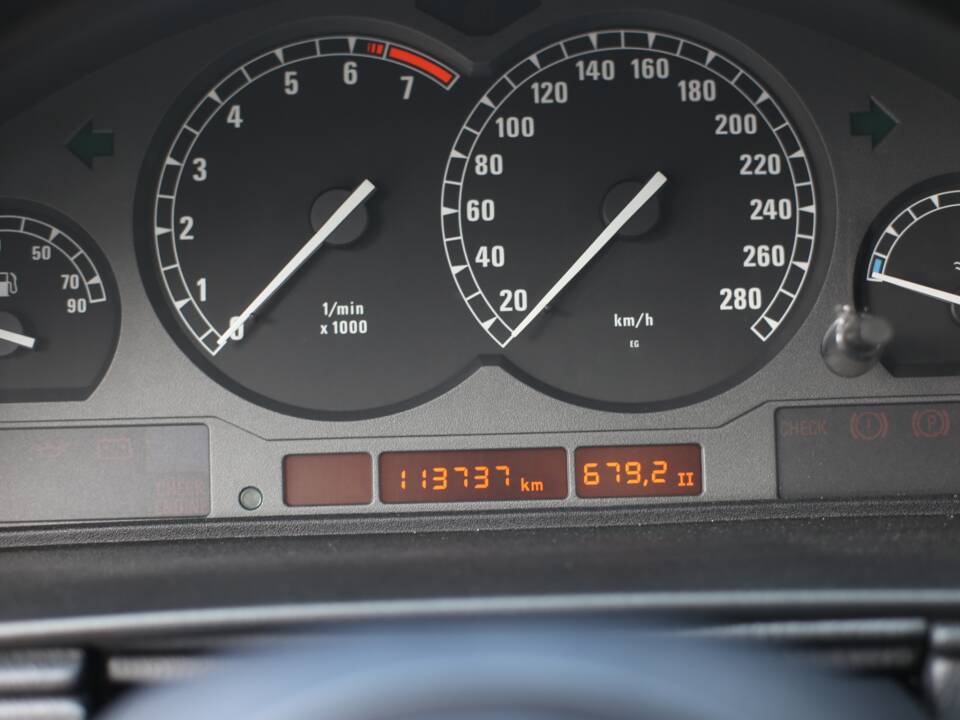 Afbeelding 18/33 van BMW 840i (1994)
