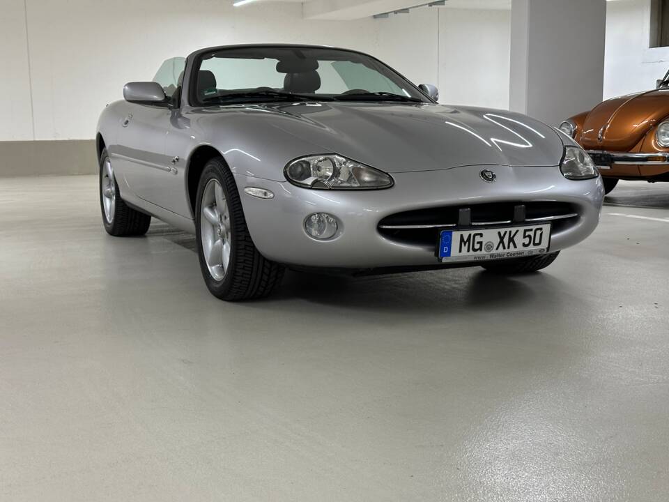 Afbeelding 3/17 van Jaguar XK8 4.0 (2002)