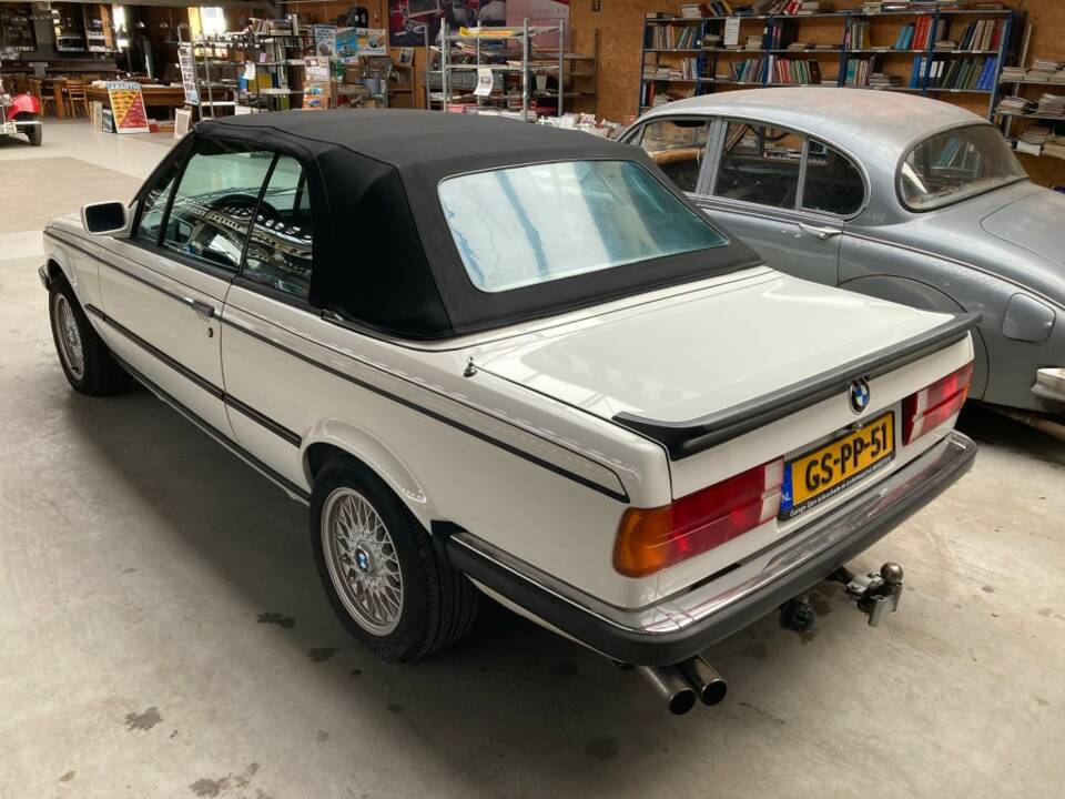 Image 31/34 de BMW 325i (1987)