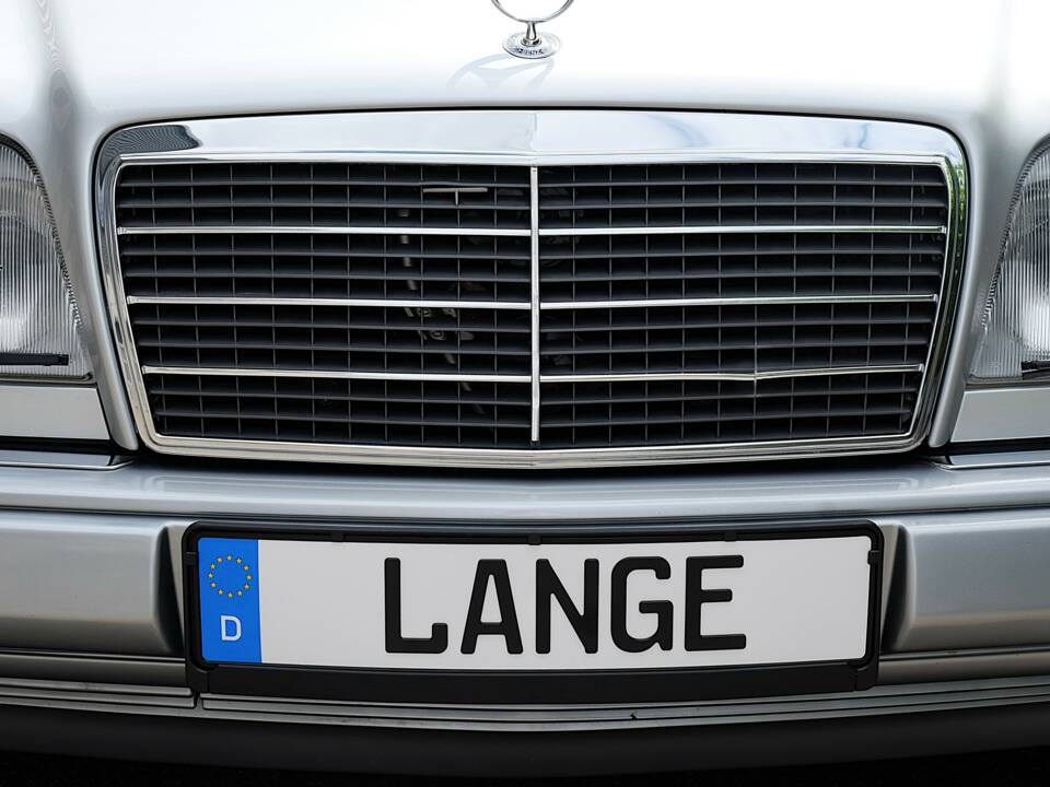 Image 32/69 of Mercedes-Benz E 320 (1994)