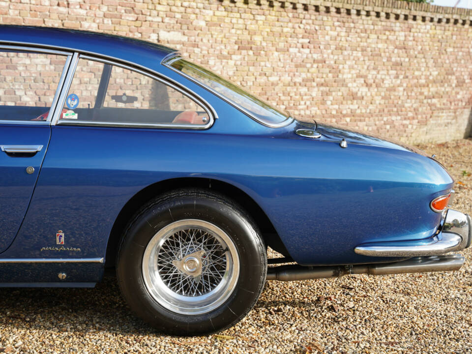 Image 18/50 of Ferrari 330 GT (1966)