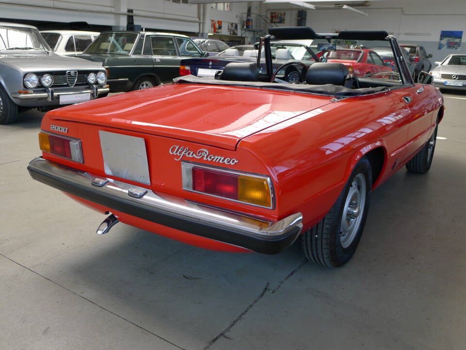 Image 25/36 of Alfa Romeo 2000 Spider Veloce (1982)
