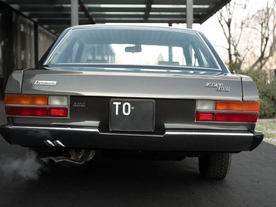 Image 8/37 of FIAT 130 Coupe (1972)