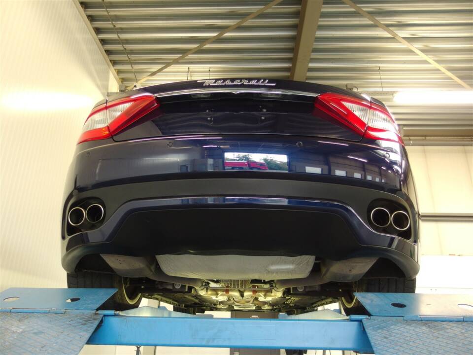 Image 92/99 of Maserati GranTurismo 4.2 (2008)