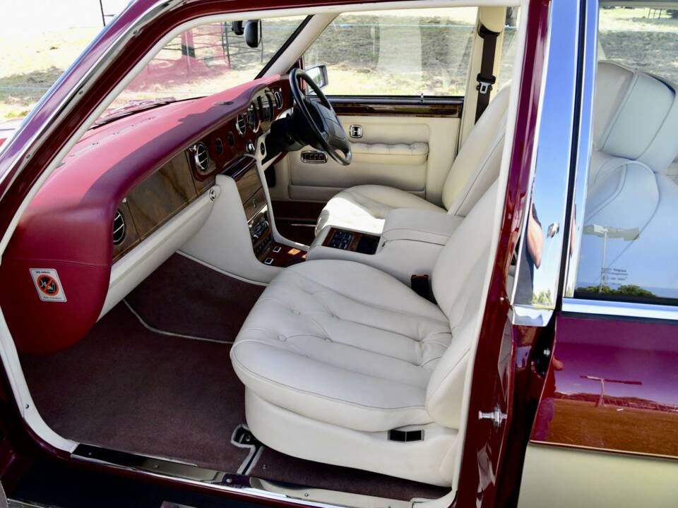 Image 32/50 of Rolls-Royce New Silver Dawn (1997)