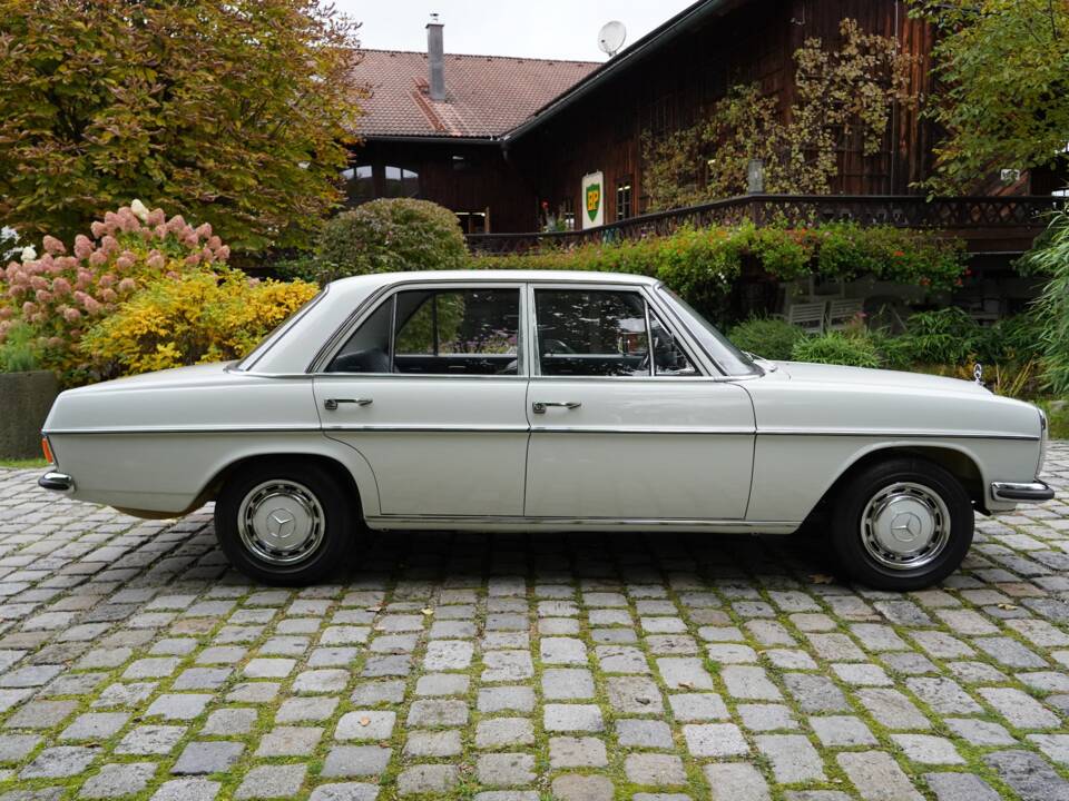 Bild 10/12 von Mercedes-Benz 220 (1968)