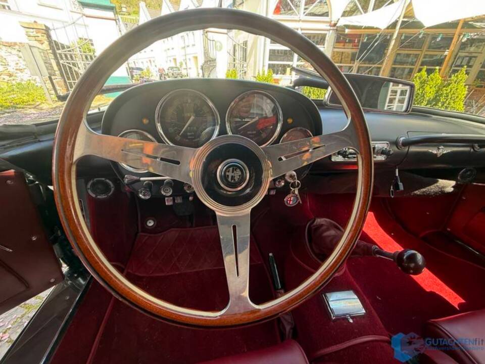 Bild 64/98 von Alfa Romeo 2000 Spider (1960)
