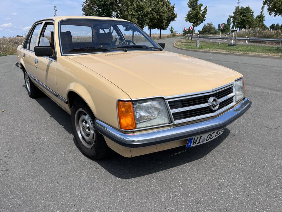Immagine 4/39 di Opel Commodore 2,5 S (1981)