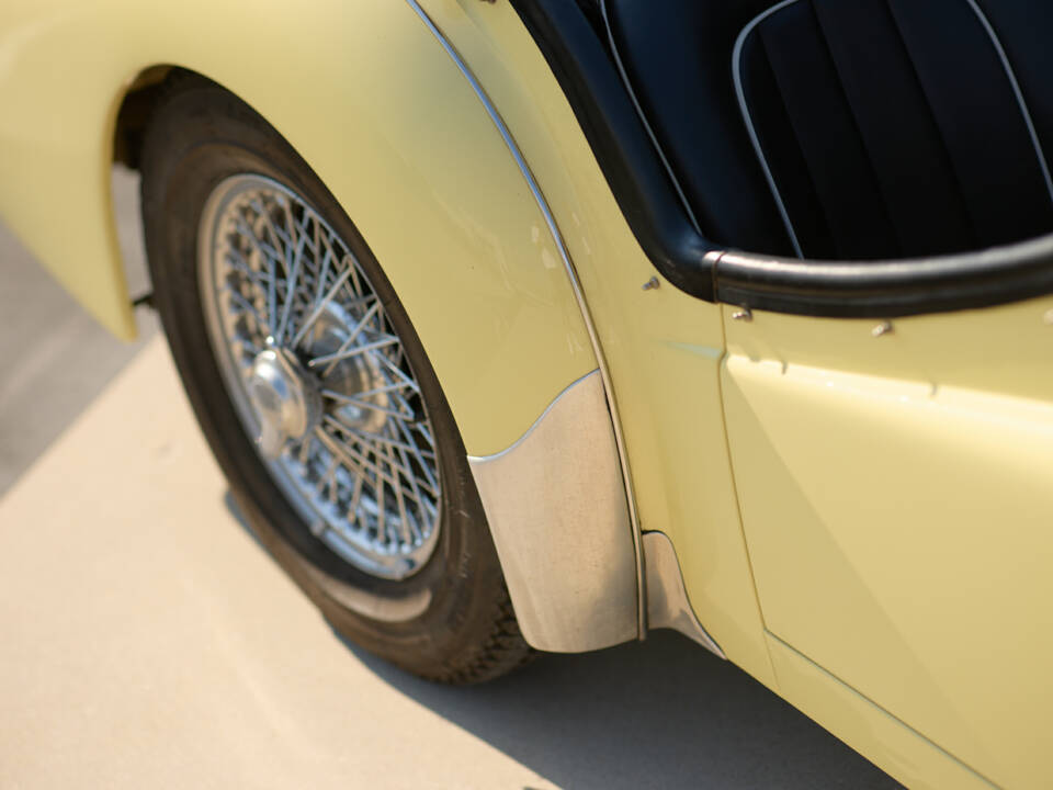 Image 24/89 of Triumph TR 3 (1956)