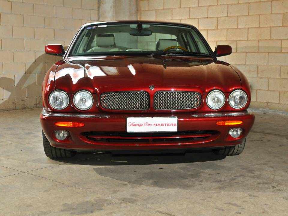 Image 5/32 of Jaguar XJR 4.0 (1999)