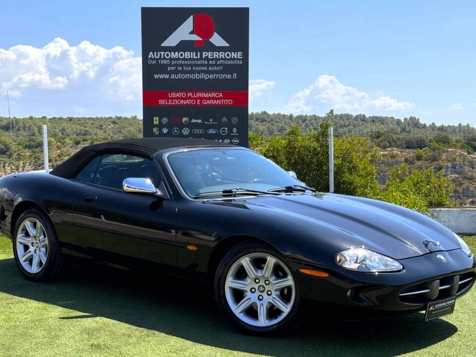 Imagen 3/34 de Jaguar XK8 4.0 (1999)