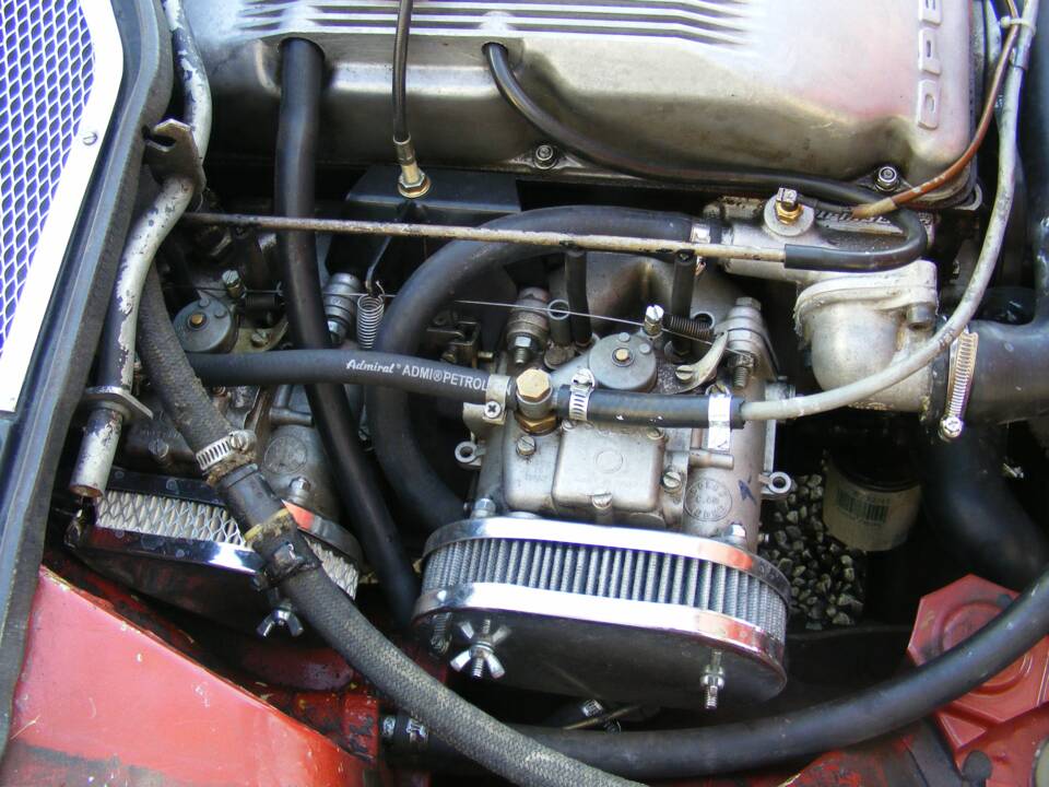 Image 25/34 of Opel GT 1900 (1972)