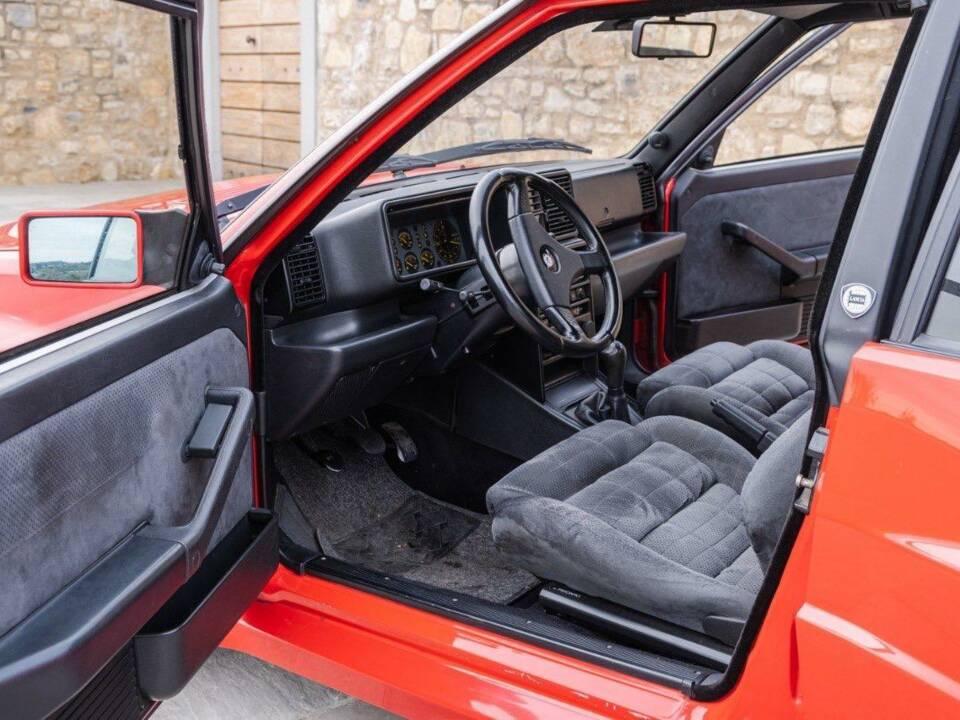 Image 7/15 of Lancia Delta HF Integrale Evoluzione I (1992)