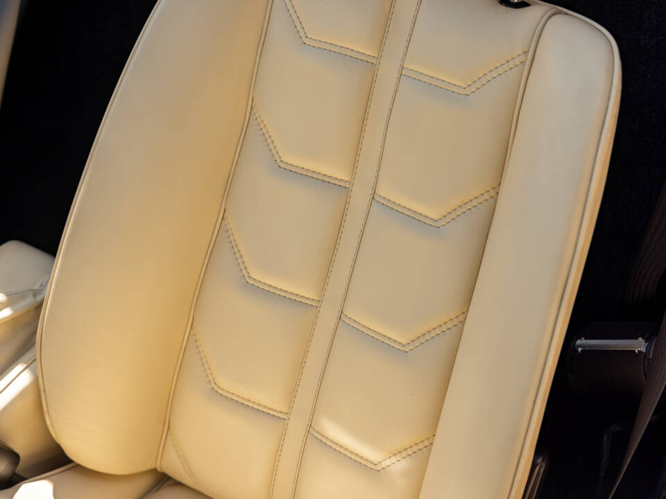 Image 38/80 of Ferrari 308 GTSi Quattrovalvole (1985)