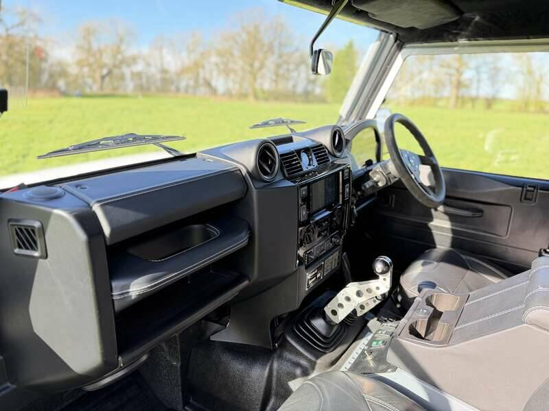 Afbeelding 2/12 van Land Rover Defender 90 (2014)