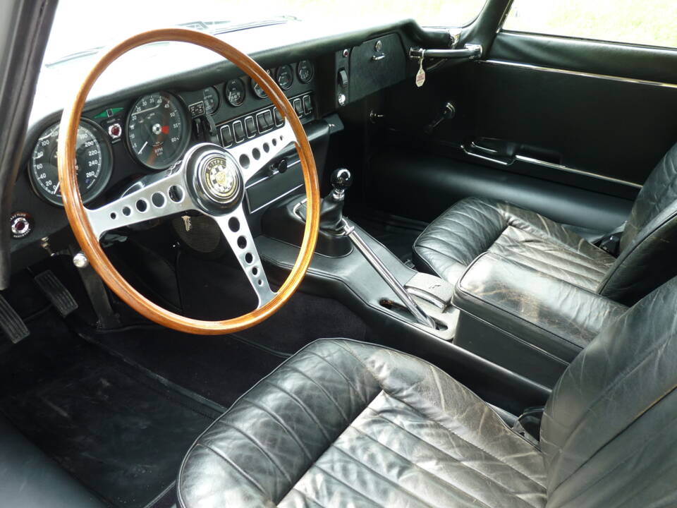 Image 8/22 de Jaguar E-Type (1968)