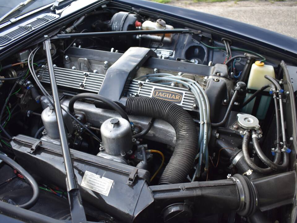 Bild 33/37 von Jaguar XJ 6 4.2 (1972)