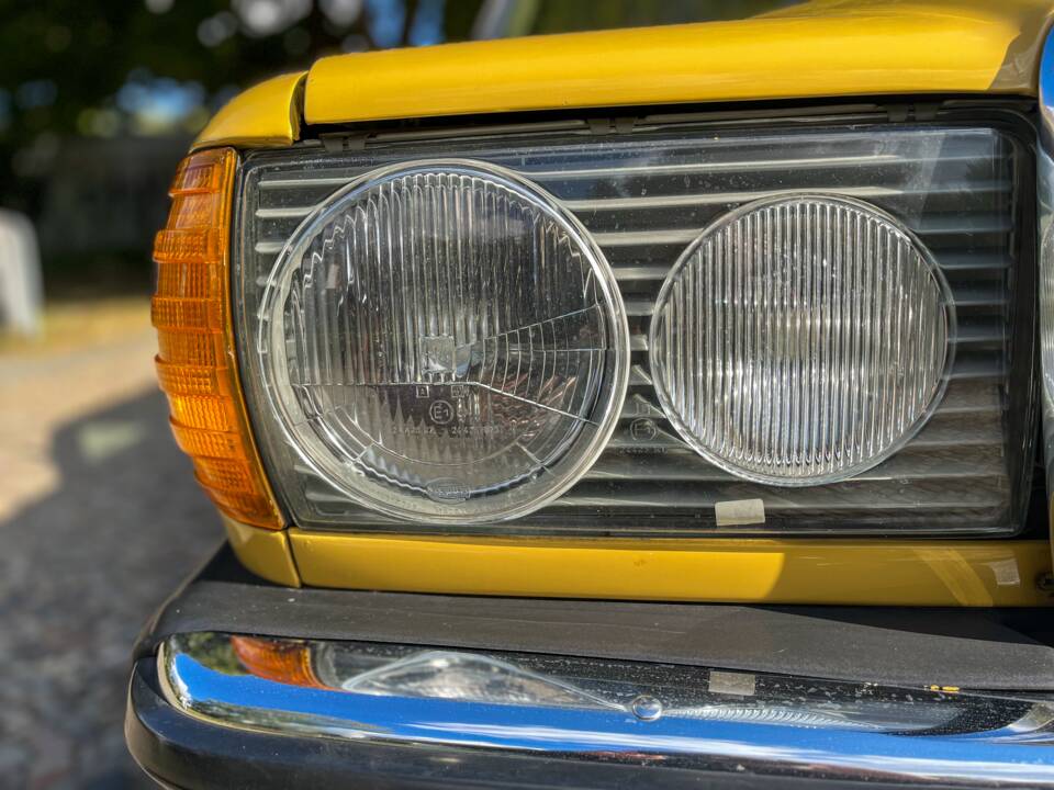 Image 98/139 of Mercedes-Benz 240 D (1978)