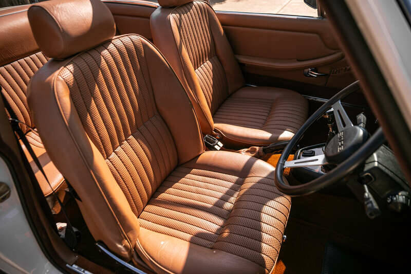 Image 27/47 of Triumph Stag (1975)
