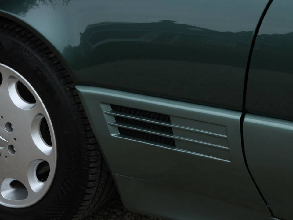 Image 22/50 of Mercedes-Benz 300 SL-24 (1992)
